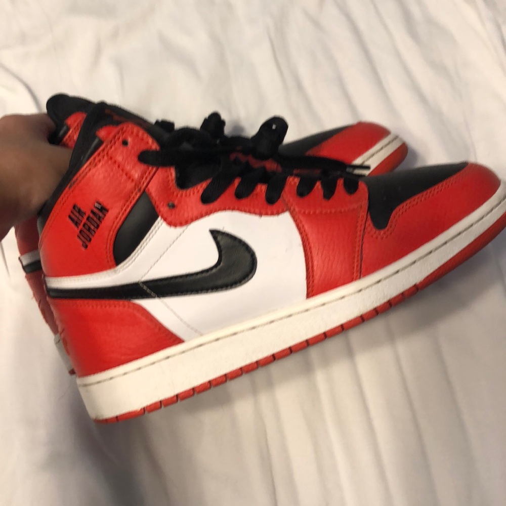 Jordan 1’s rare max orange
